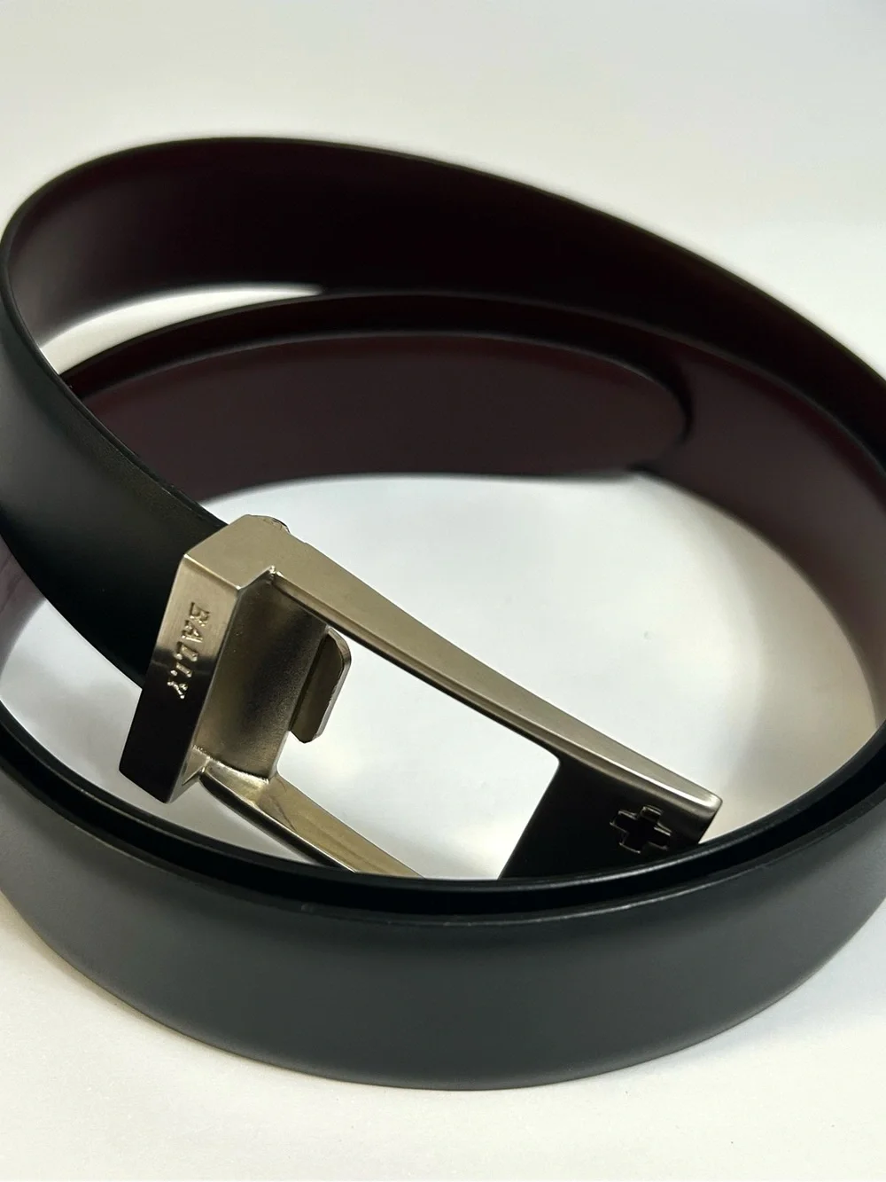 Bally Reversible Black/Burgundy Leather Men's Dress Belt Sz 38 Swiss Crest Italy